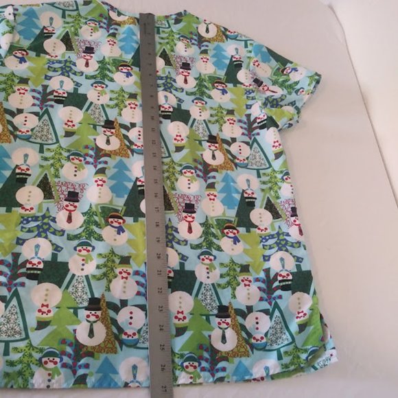 Serene Uniforms, women's Medium Christmas decorated scrub top - Picture 7 of 10